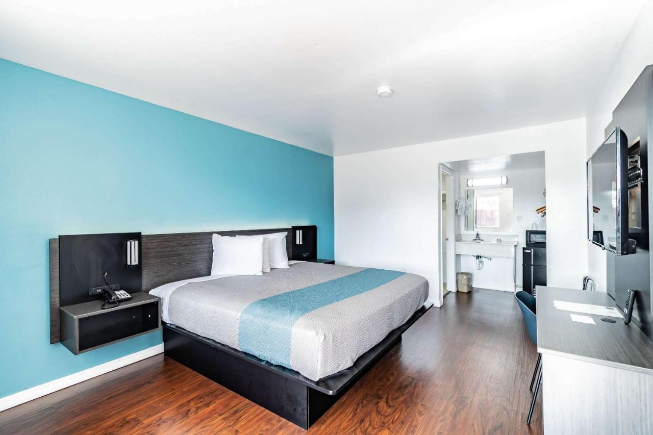 Motel 6 Tampa Near Fairgrounds - Casino Buitenkant foto