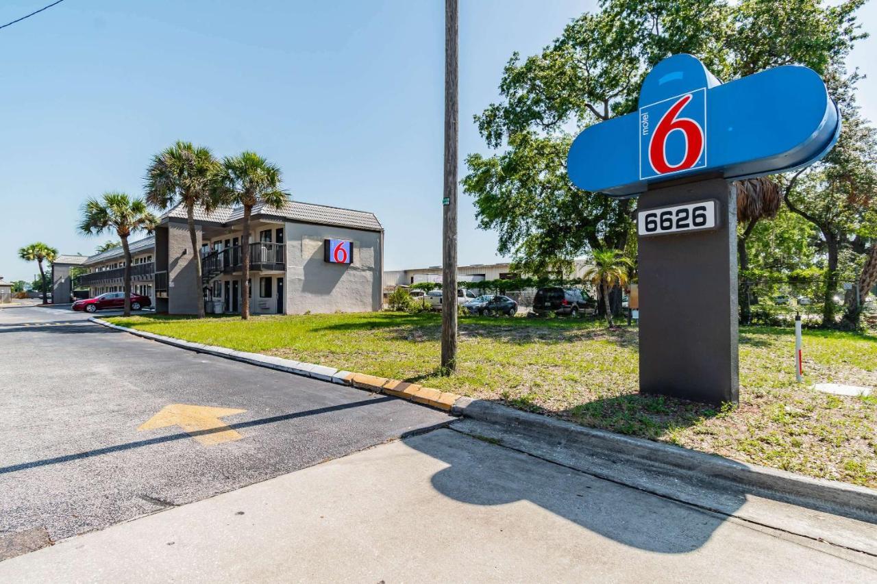Motel 6 Tampa Near Fairgrounds - Casino Orient Park Buitenkant foto