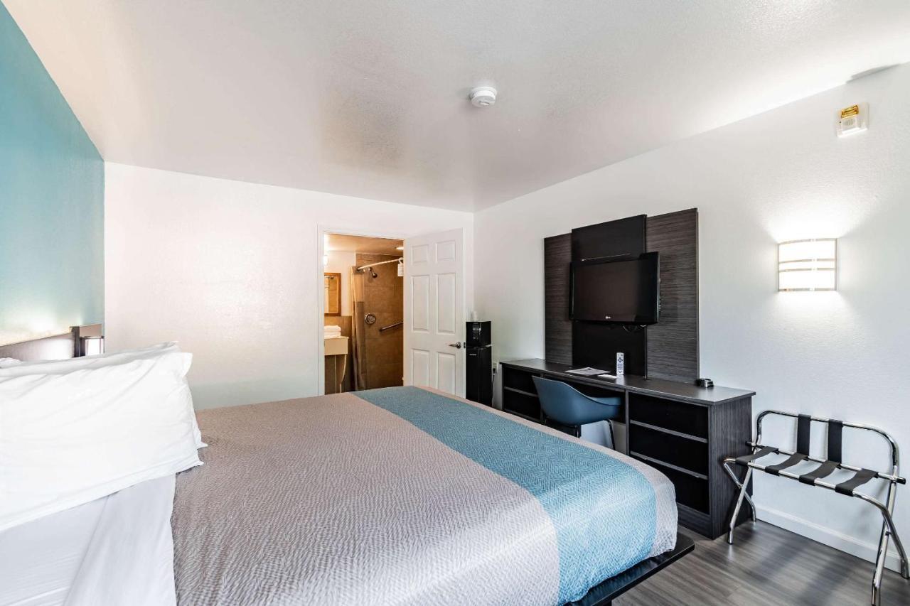 Motel 6 Tampa Near Fairgrounds - Casino Buitenkant foto